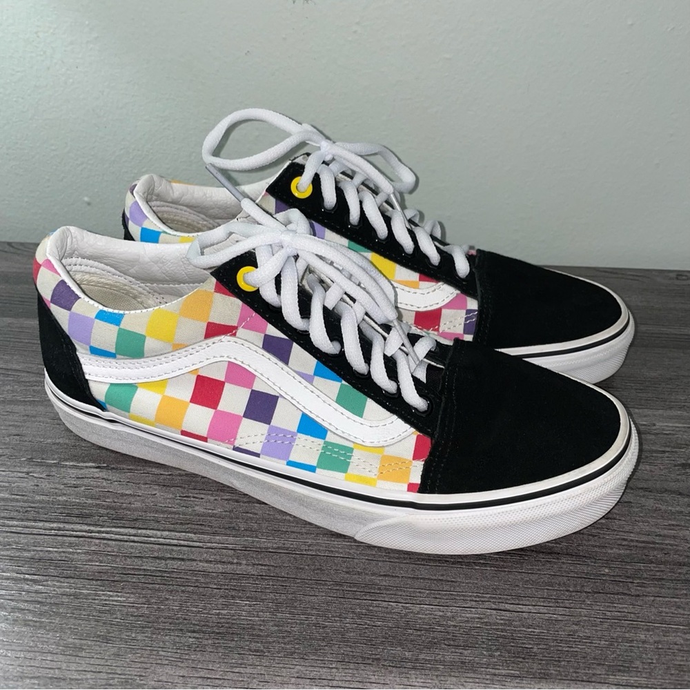 VANS Unisex Black Rainbow Old Skool Checkerboard Skate Shoe - Size 7M 8.5W